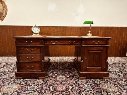 Klassiek-Engels-Chesterfield-Bureau-Partnerdesk