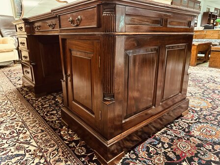 Klassiek-Engels-Chesterfield-Bureau-Partnerdesk