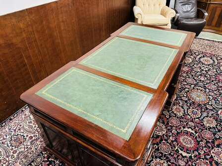Klassiek-Engels-Chesterfield-Bureau-Partnerdesk