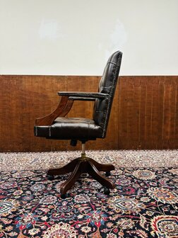 Bruine-Engelse-Chesterfield-Bureaustoel