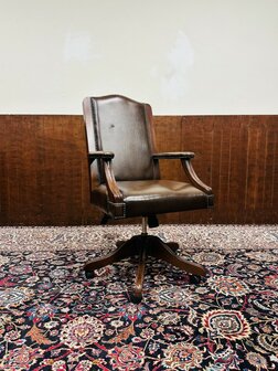 Engelse-Antieke-Chesterfield-Bureaustoel