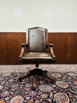 Engelse-Antieke-Chesterfield-Bureaustoel