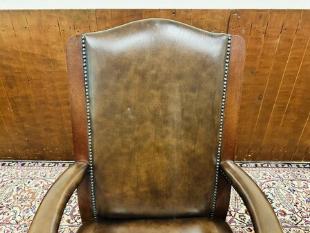 Engelse-Antieke-Chesterfield-Bureaustoel