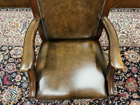 Engelse-Antieke-Chesterfield-Bureaustoel