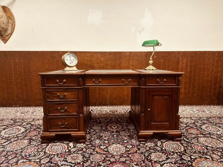 Engels-Klassiek-Bureau-met-Groene-Inleg