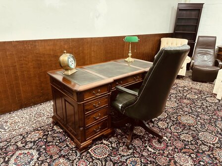 Engels-Klassiek-Bureau-met-Groene-Inleg
