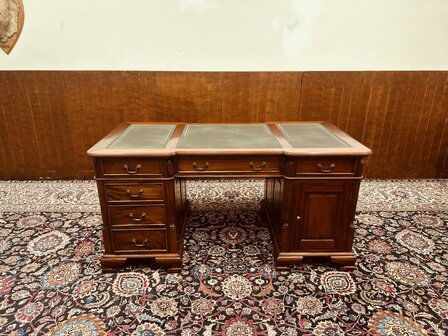Engels-Klassiek-Bureau-met-Groene-Inleg