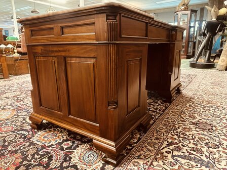 Engels-Klassiek-Bureau-met-Groene-Inleg