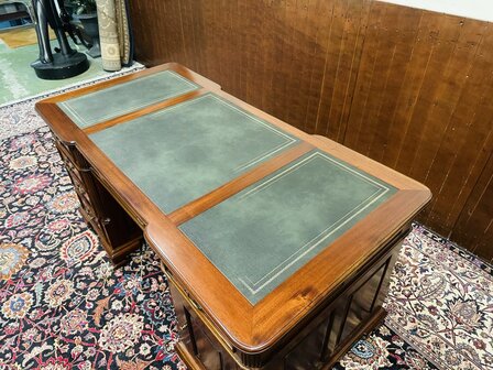 Engels-Klassiek-Bureau-met-Groene-Inleg