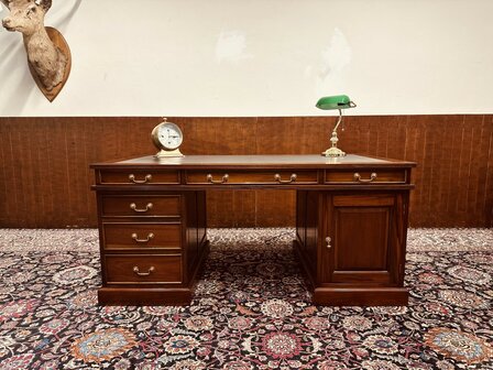 Engels-Klassiek-Bureau-met-Zwarte-Inleg