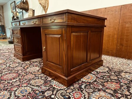 Engels-Klassiek-Bureau-met-Zwarte-Inleg
