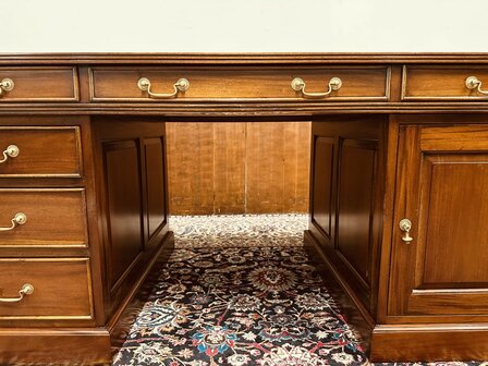 Engels-Klassiek-Bureau-met-Zwarte-Inleg