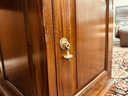 Engels-Klassiek-Bureau-met-Zwarte-Inleg