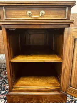 Engels-Klassiek-Bureau-met-Zwarte-Inleg