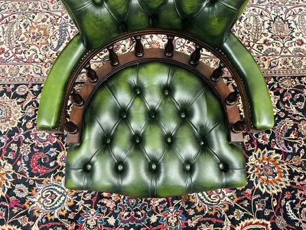 Klassiek-Engels-Chesterfield-Bureaustoel-Captain-Chair-Groen-Leder