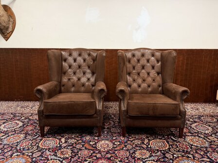 Klassiek-Engels-Chesterfield-Gestofeerde-Fauteuil-Club-Chair-met-Hocker-Poef-2