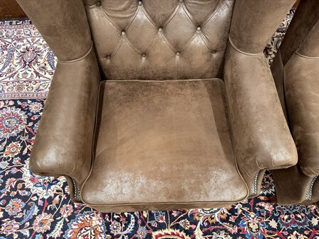 Klassiek-Engels-Chesterfield-Gestofeerde-Fauteuil-Club-Chair-met-Hocker-Poef-7