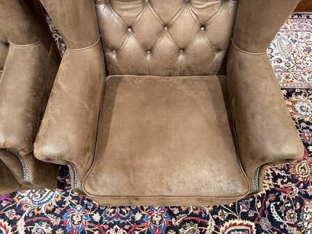 Klassiek-Engels-Chesterfield-Gestofeerde-Fauteuil-Club-Chair-met-Hocker-Poef-10