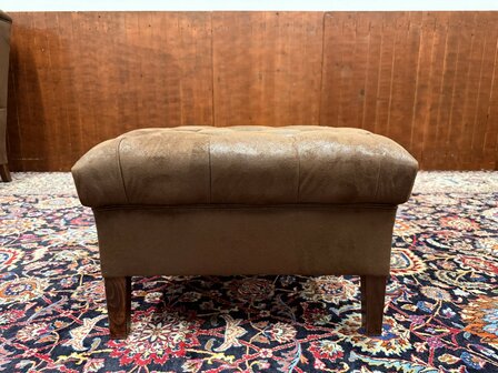 Klassiek-Engels-Chesterfield-Gestofeerde-Fauteuil-Club-Chair-met-Hocker-Poef-12