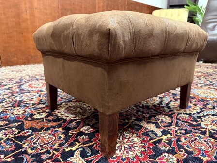 Klassiek-Engels-Chesterfield-Gestofeerde-Fauteuil-Club-Chair-met-Hocker-Poef-13
