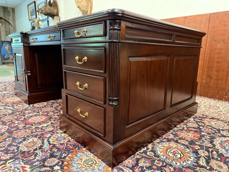 Groot-Klassiek-Engels-Antiek-Bureau-Partnerdesk-Lederen-Inleg-3
