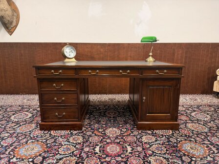 Klassiek-Engels-Antiek-Oud-Bureau-Desk-met-Zwart-Lederen-Inleg
