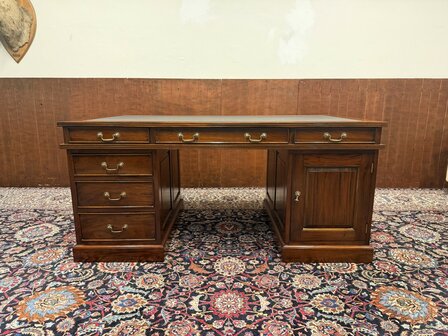 Klassiek-Engels-Antiek-Oud-Bureau-Desk-met-Zwart-Lederen-Inleg-1