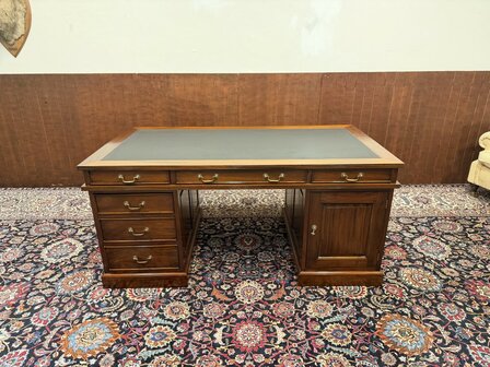 Klassiek-Engels-Antiek-Oud-Bureau-Desk-met-Zwart-Lederen-Inleg-3
