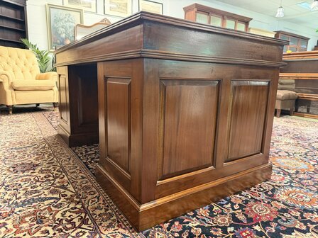 Klassiek-Engels-Antiek-Oud-Bureau-Desk-met-Zwart-Lederen-Inleg-7