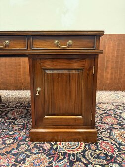 Klassiek-Engels-Antiek-Oud-Bureau-Desk-met-Zwart-Lederen-Inleg-10