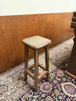 Klassiek-Engels-Antiek-Oud-Chesterfield-Mancave-Bar-Toog-Pubbar-met-Barkrukken