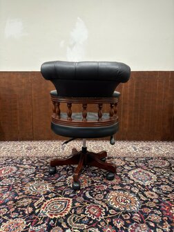 Klassiek-Engels-Oud-Antiek-Chesterfield-Captain-Chair-Bureaustoel