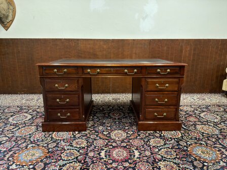 Klassiek-Engels-Oud-Antiek-Chesterfield-Globe-Wernicke-Bureau-Desk-met-Zwart-Lederen-Inleg