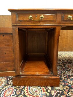 Klassiek-Engels-Oud-Antiek-Chesterfield-Globe-Wernicke-Bureau-Desk-met-Zwart-Lederen-Inleg