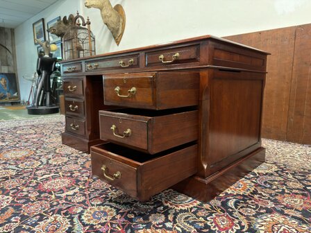 Klassiek-Engels-Oud-Antiek-Chesterfield-Globe-Wernicke-Bureau-Desk-met-Zwart-Lederen-Inleg