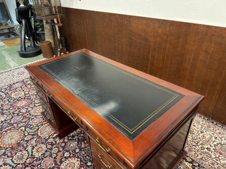 Klassiek-Engels-Oud-Antiek-Chesterfield-Globe-Wernicke-Bureau-Desk-met-Zwart-Lederen-Inleg