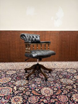 Engels-Klassiek-Antiek-Chesterfield-Bureaustoel-Captain-Chair-Zwart-Leder