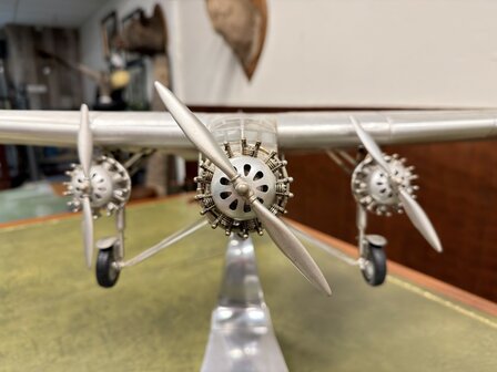 Authentic-Models-Ford-Trimotor-Model-Vliegtuig-miniatuur-Vliegtuig-Schaal-Vliegtuig-Handgemaakt
