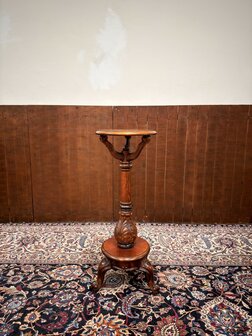 Klassiek-Engels-Oud-Antiek-Chesterfield-Pied-de-stalle-plantenstandaard