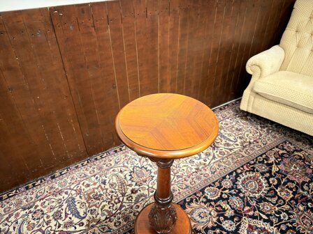 Klassiek-Engels-Oud-Antiek-Chesterfield-Pied-de-stalle-plantenstandaard