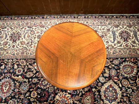 Klassiek-Engels-Oud-Antiek-Chesterfield-Pied-de-stalle-plantenstandaard