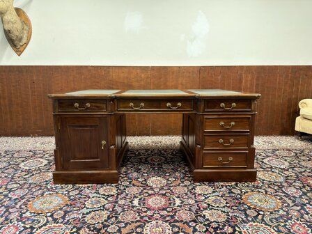 Engels-Klassiek-Oud-Antiek-Chesterfield-Bureau-Desk-Partnerdesk-Groen-Lederen-Inleg