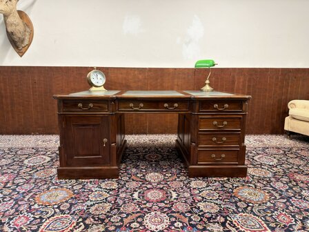 Engels-Klassiek-Oud-Antiek-Chesterfield-Bureau-Desk-Partnerdesk-Groen-Lederen-Inleg