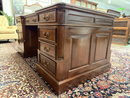 Engels-Klassiek-Oud-Antiek-Chesterfield-Bureau-Desk-Partnerdesk-Groen-Lederen-Inleg