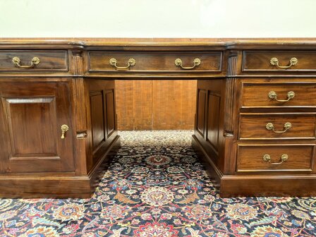Engels-Klassiek-Oud-Antiek-Chesterfield-Bureau-Desk-Partnerdesk-Groen-Lederen-Inleg