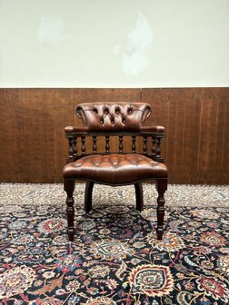Klassiek-Engels-Antiek-Oud-Chesterfield-Bureaustoel-Chair-Captain-Chair-Stoel