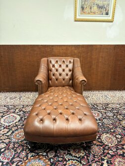 Klassiek-Engels-Antiek-Oud-Chesterfield-Ligbank-Relax-Bank-Chaise-Longue