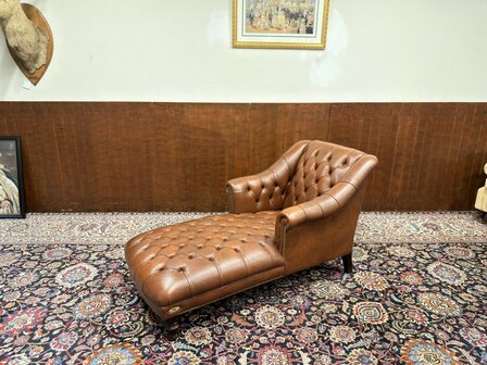 Klassiek-Engels-Antiek-Oud-Chesterfield-Ligbank-Relax-Bank-Chaise-Longue