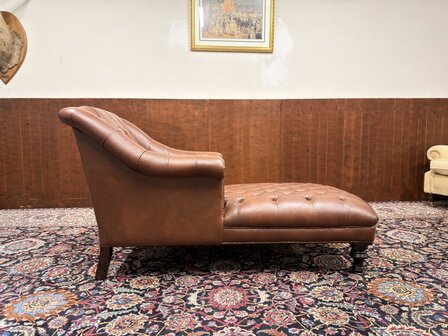 Klassiek-Engels-Antiek-Oud-Chesterfield-Ligbank-Relax-Bank-Chaise-Longue