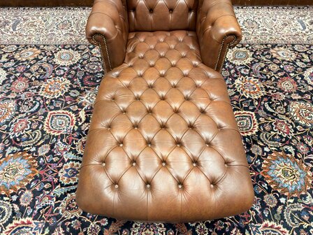 Klassiek-Engels-Antiek-Oud-Chesterfield-Ligbank-Relax-Bank-Chaise-Longue